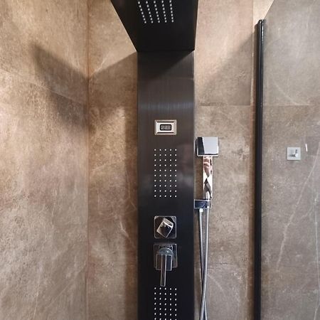 Apartamento Acogedor Junto A Calle Betis, Triana-Los Remedios 塞维利亚 外观 照片