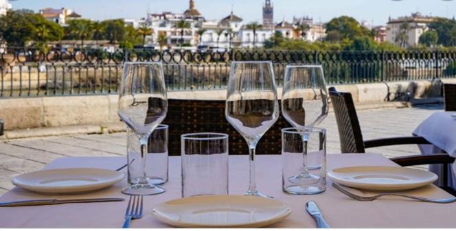 Apartamento Acogedor Junto A Calle Betis, Triana-Los Remedios 塞维利亚 外观 照片